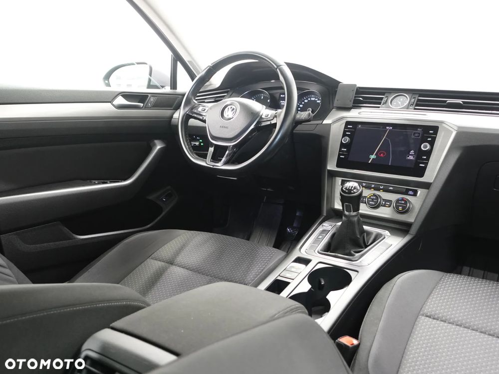 Volkswagen Passat - 27