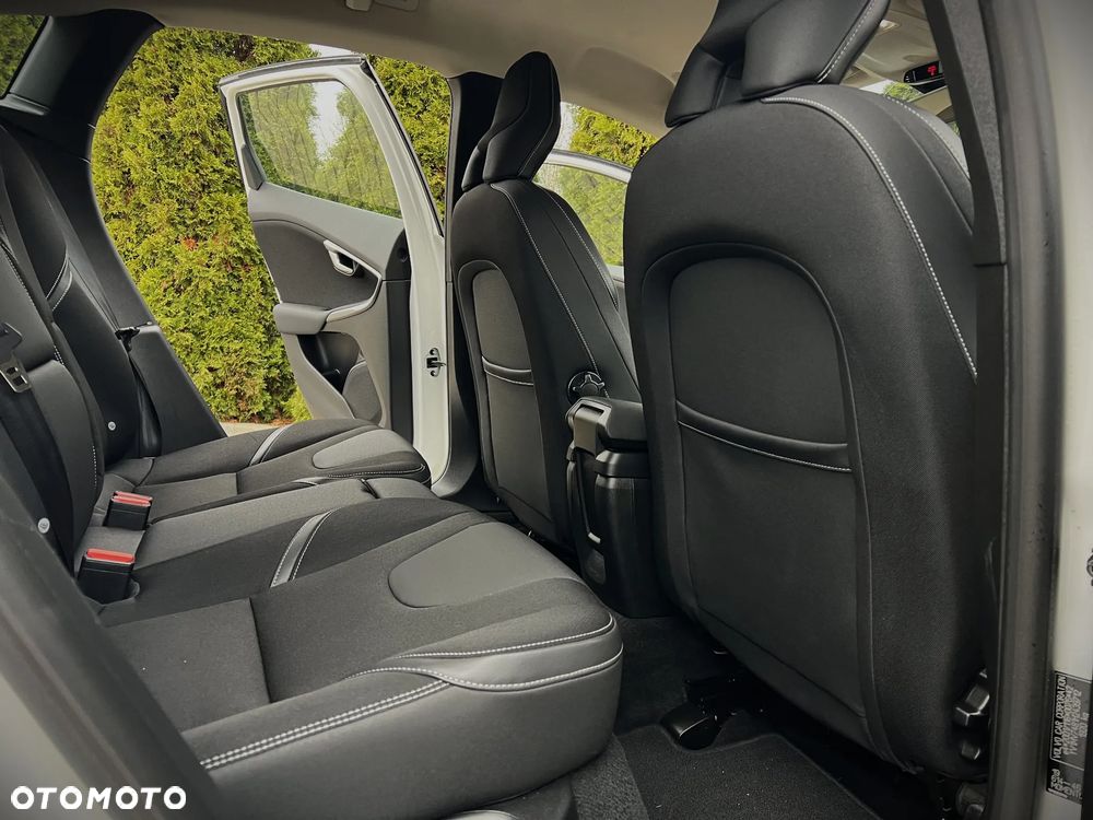 Volvo V40 D2 Momentum - 30