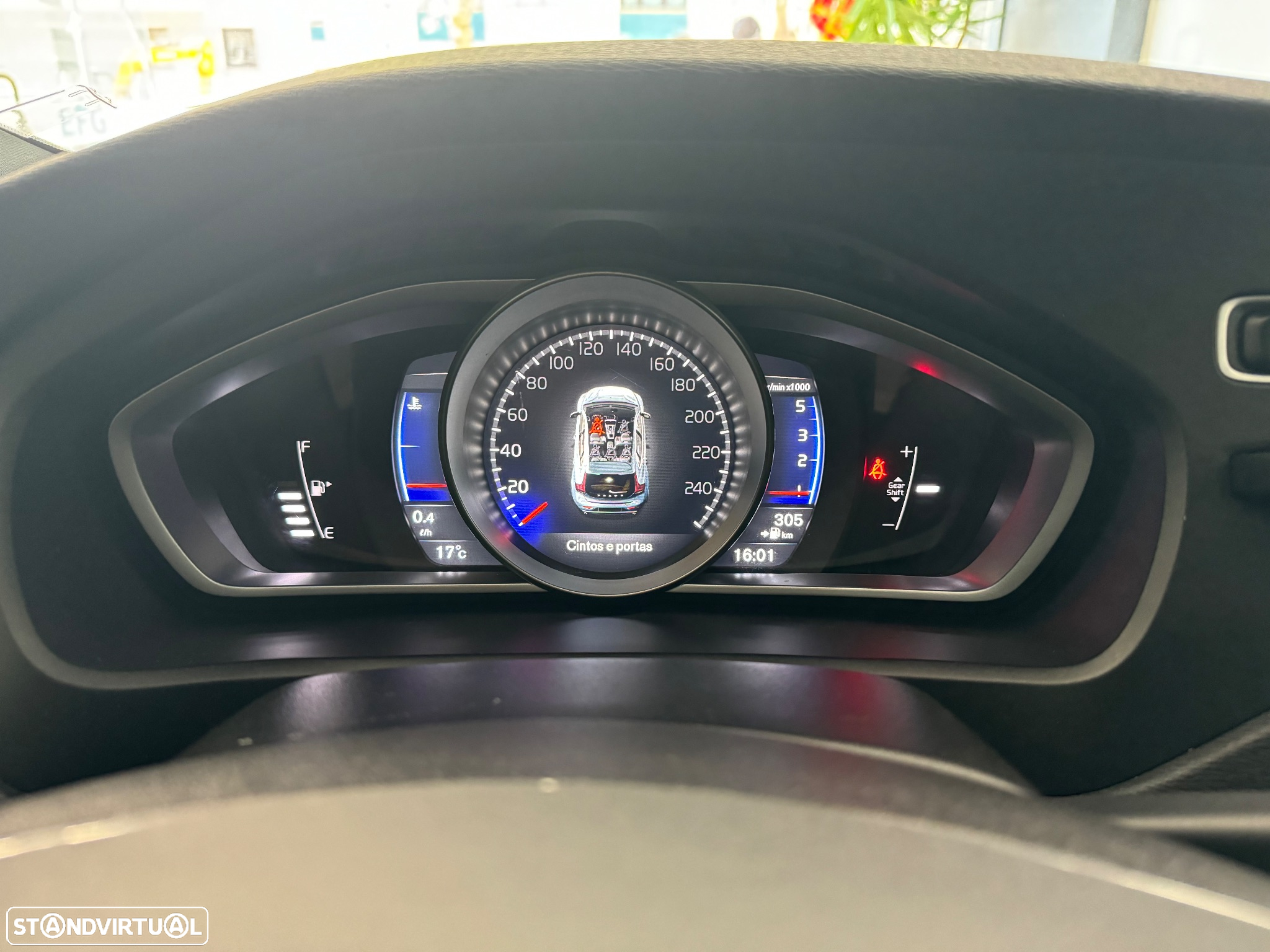 Volvo V40 2.0 D2 R-Design - 37