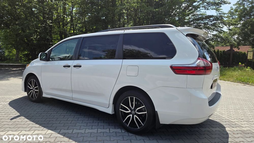 Toyota Sienna - 15