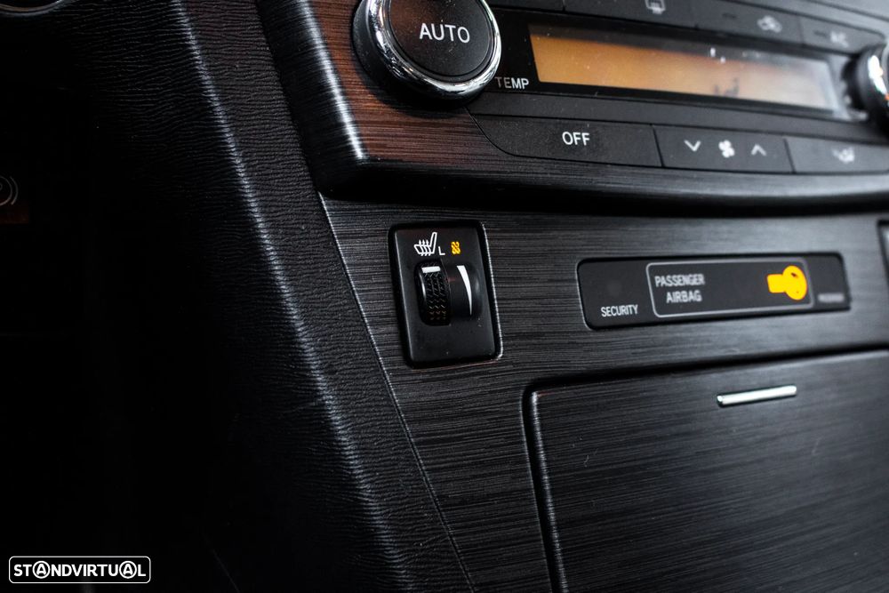 Toyota Avensis SW 2.2 D-CAT Premium - 24