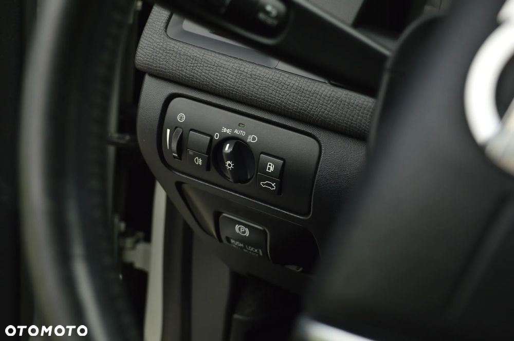 Volvo XC 60 D4 AWD Geartronic Momentum - 24