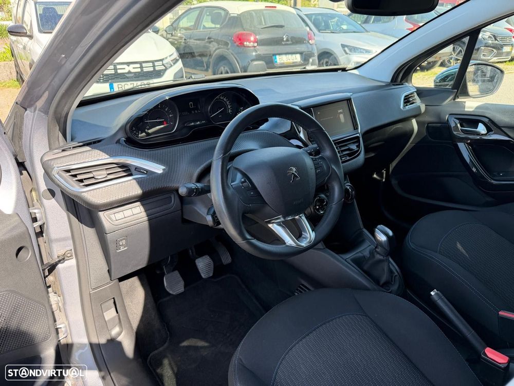 Peugeot 208 1.2 PureTech Signature - 9