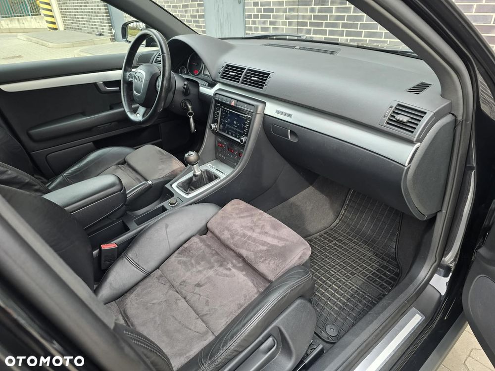Audi A4 Avant 2.0 TDI DPF quattro - 22