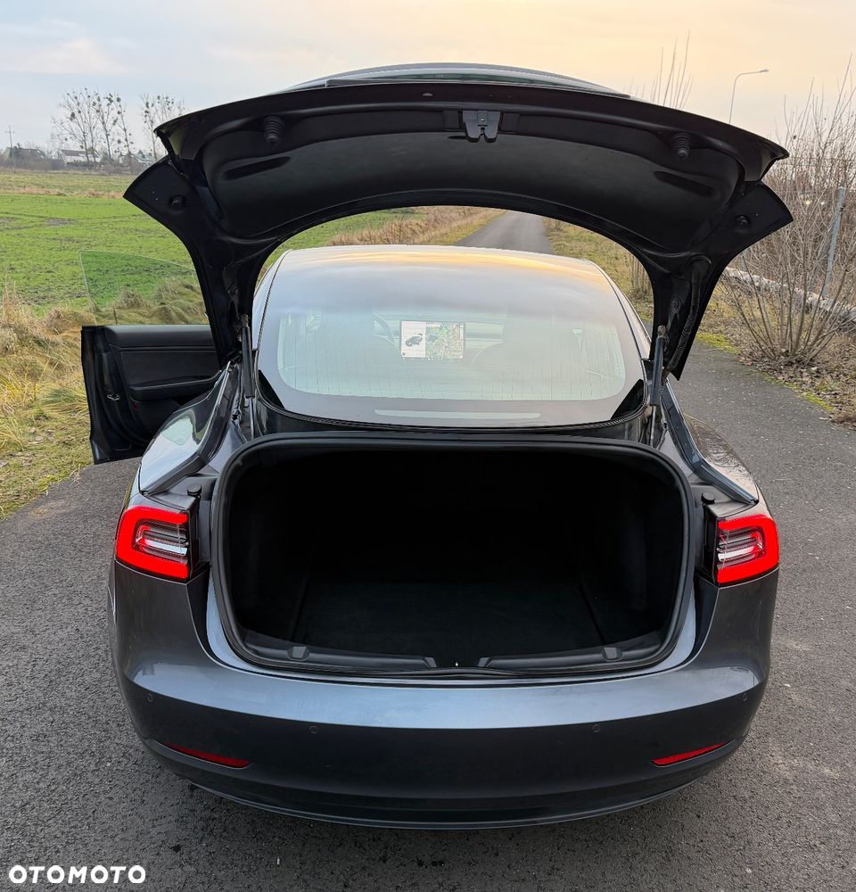 Tesla Model 3 - 10