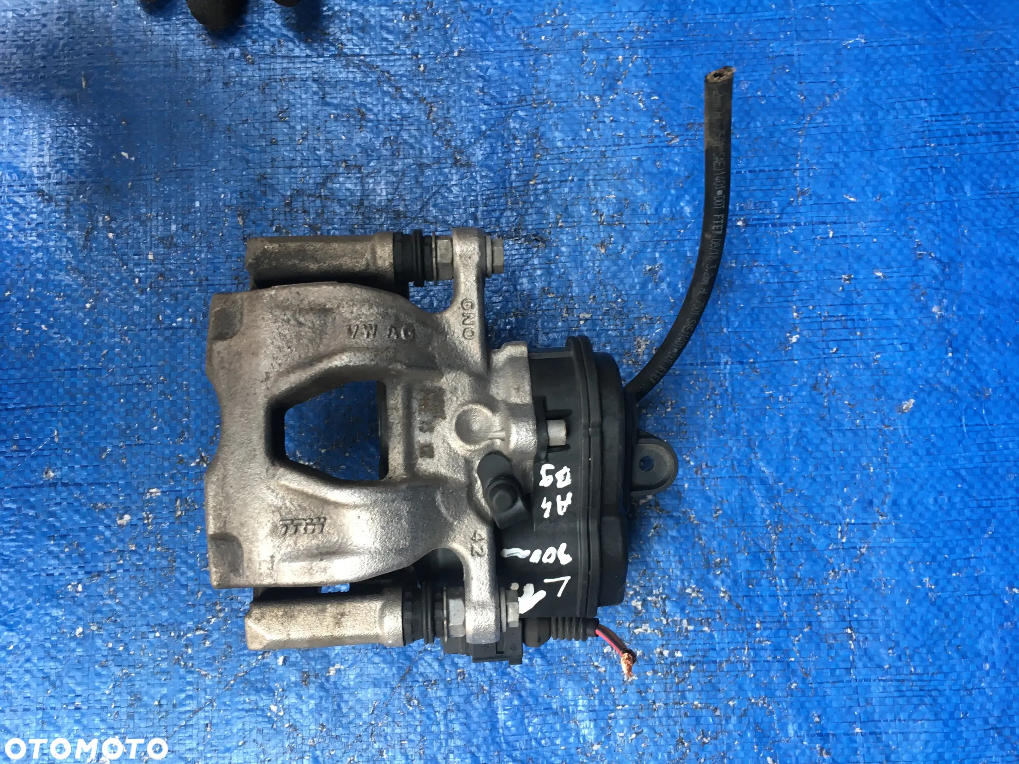 Audi A4 B9 A5 8W Zacisk Hamulcowy Tył Lewy Prawy  8W0405AT 8W0406AT - 4