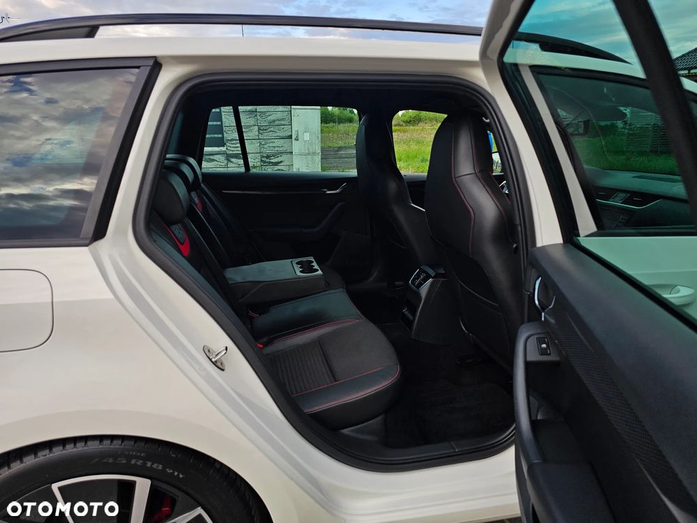 Skoda Octavia 2.0 TDI DSG RS - 10