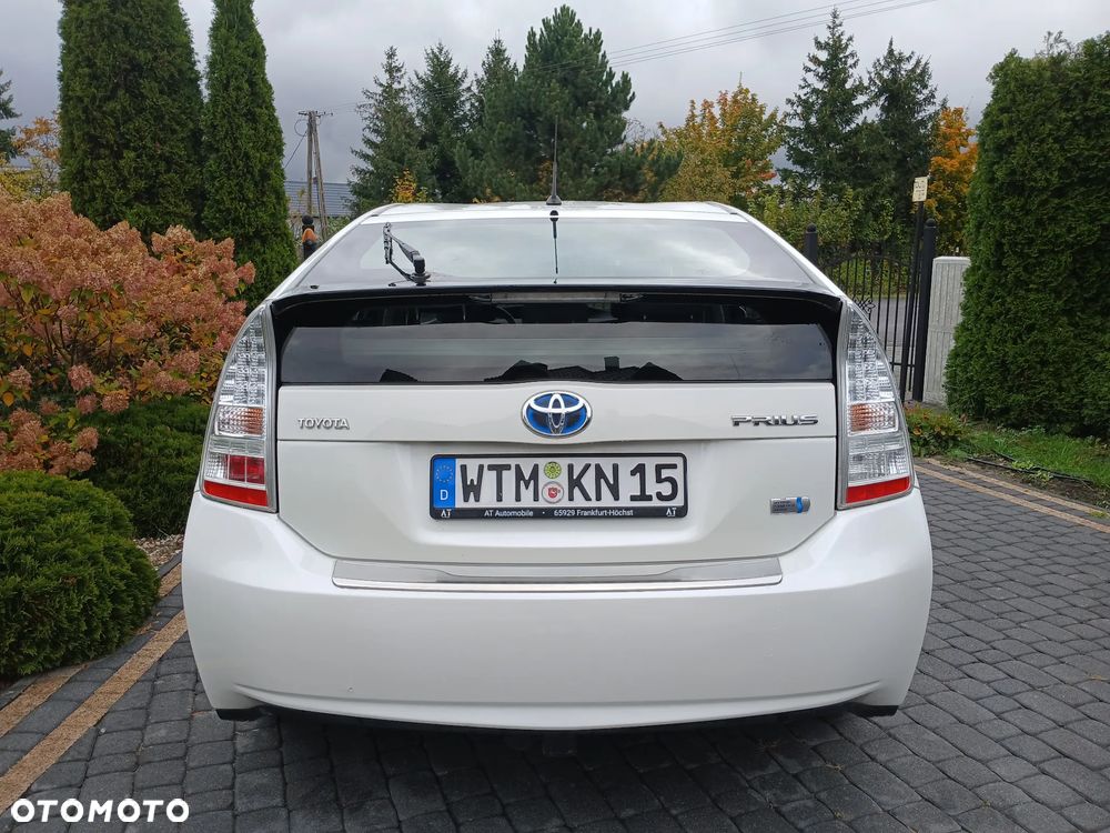 Toyota Prius (Hybrid) Executive - 18