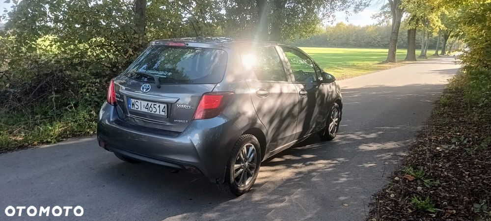 Toyota Yaris Hybrid 100 Premium - 8