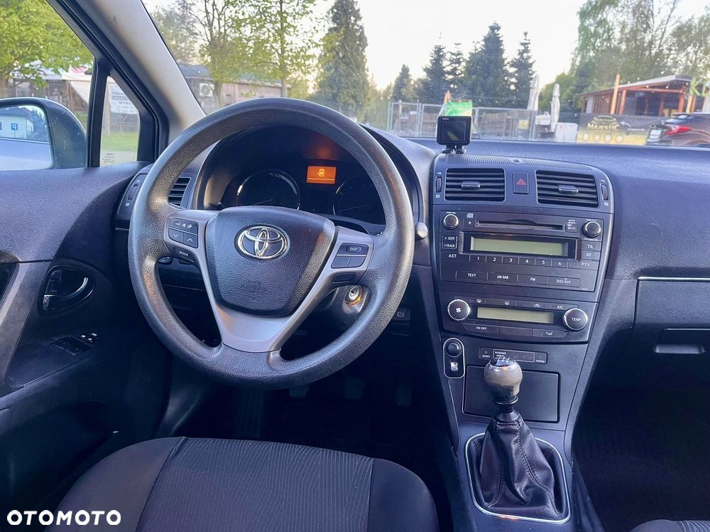 Toyota Avensis 1.8 Sol - 11