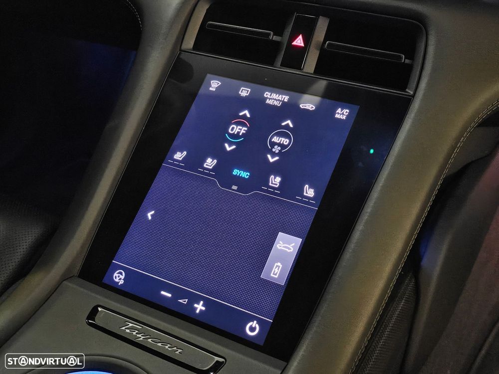 Porsche Taycan Cross Turismo 4 - 18