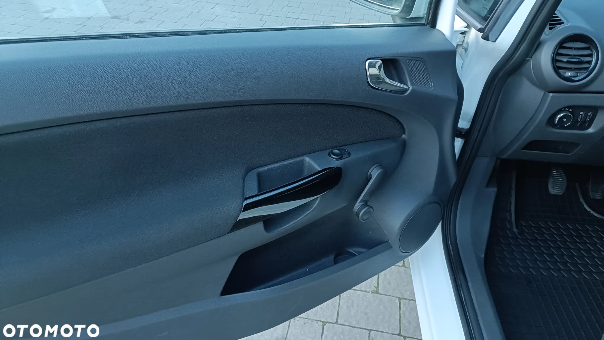 Opel Corsa 1.2 16V (ecoFLEX) Color Edition - 12