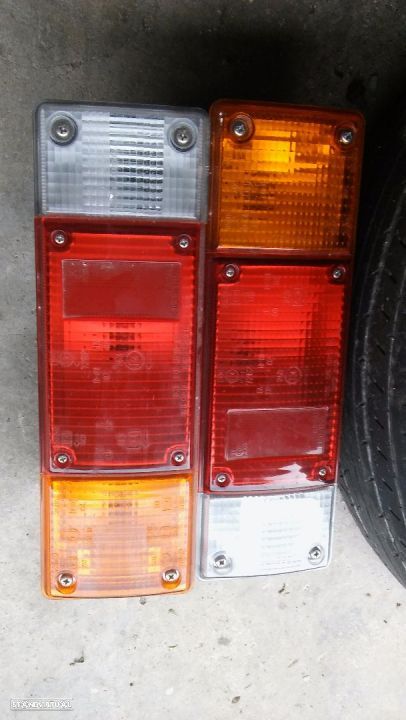 Farois traseiros nissan cabstar - 1