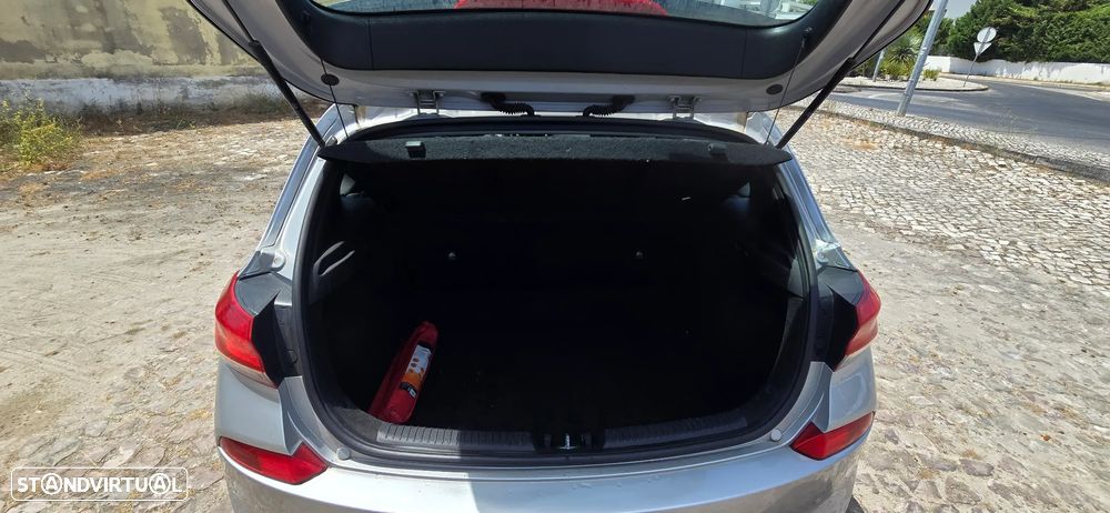 Hyundai i30 blue 1.4 - 12