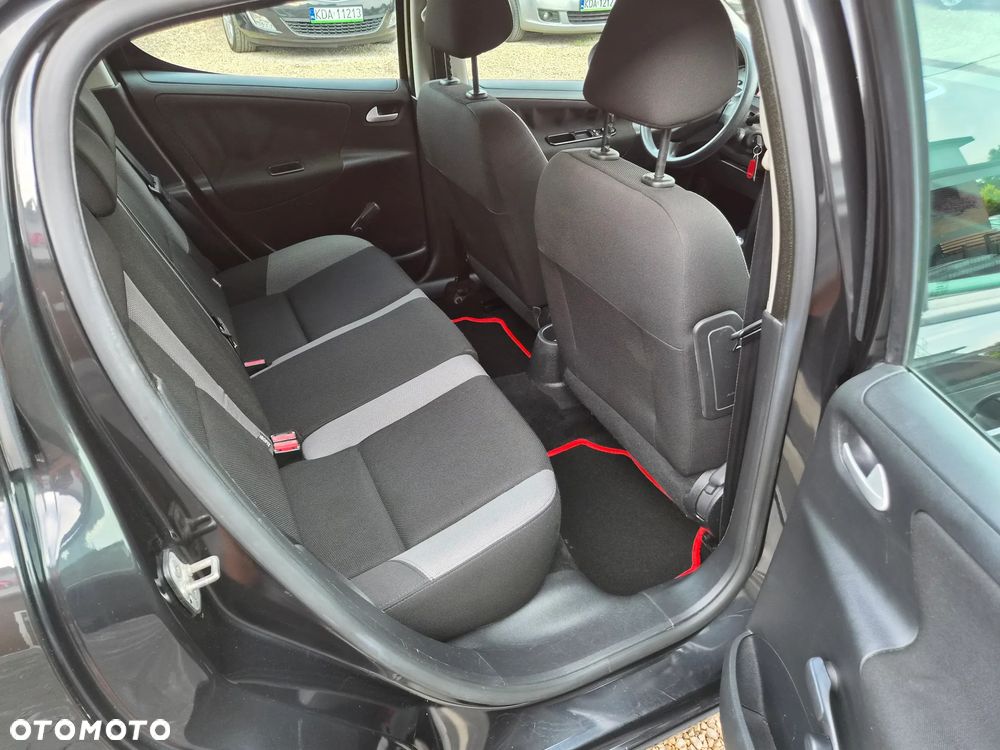 Peugeot 207 - 18