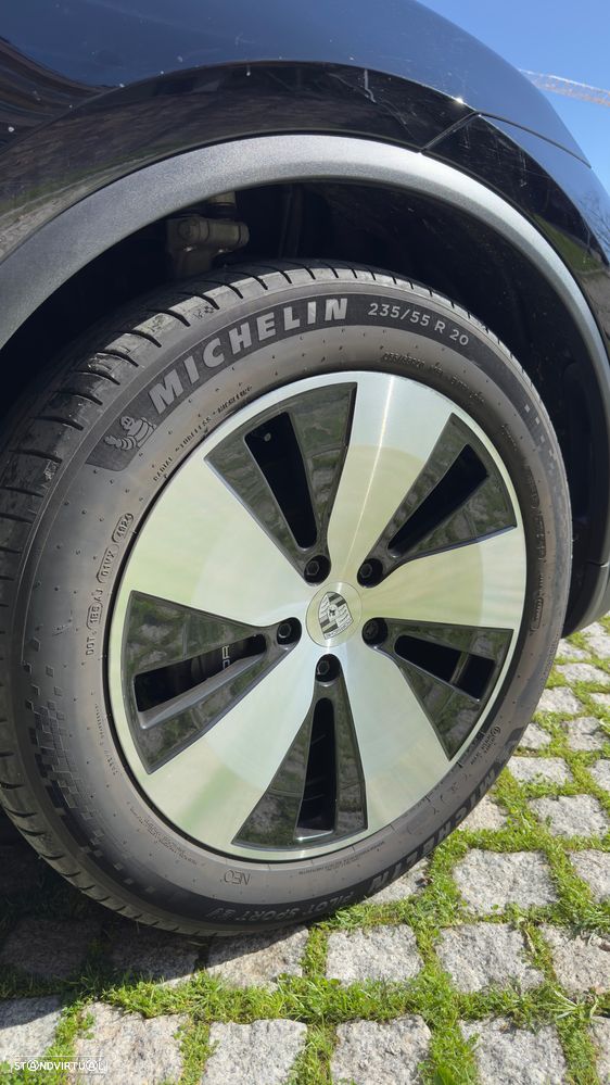 Porsche Macan Electric 4 - 12