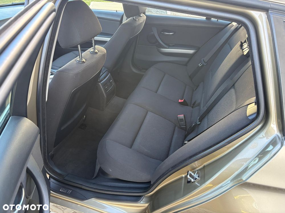 BMW Seria 3 - 18