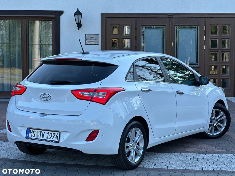Hyundai i30 1.6 CRDi Fifa World Cup Edition - 17
