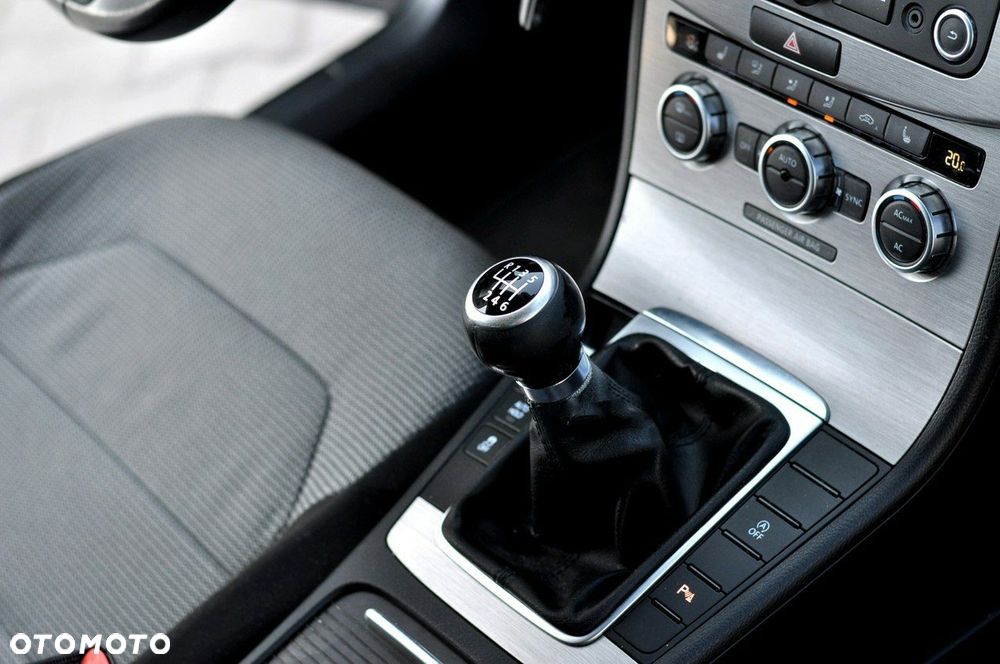 Volkswagen Passat - 16