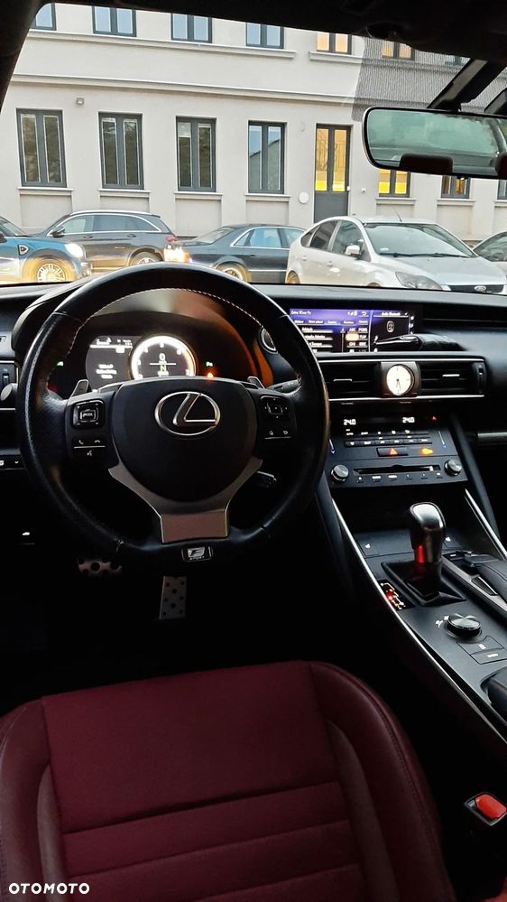 Lexus IS 200t F Sport - 17