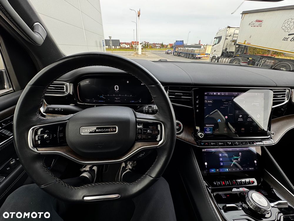 Jeep Grand Wagoneer - 30