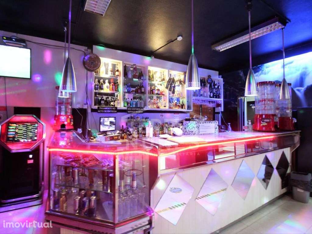 MORADIA ISOLADA COM ESPAÇO COMERCIAL (BAR/PUB) - QUINTA DO CONDE - Grande imagem: 5/23