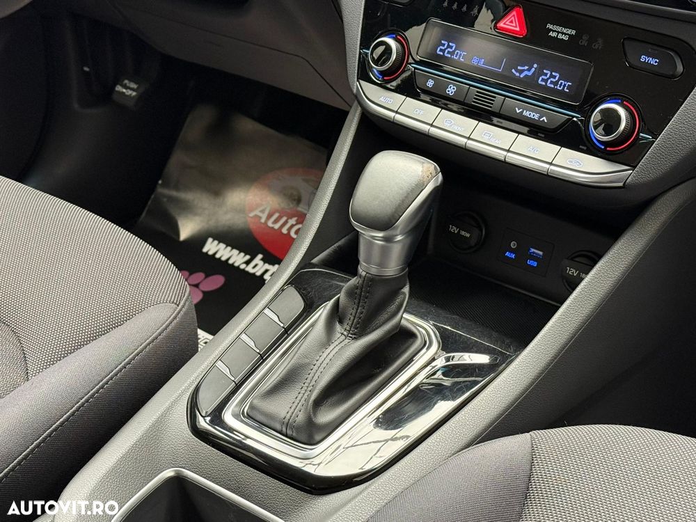 Hyundai IONIQ - 10