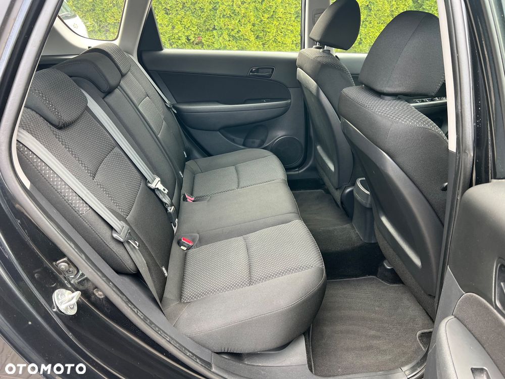 Hyundai i30 1.6 CRDi Comfort EU5 - 13