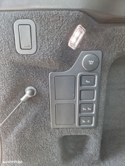 Land Rover Discovery 3.0 L SD6 HSE Luxury - 24