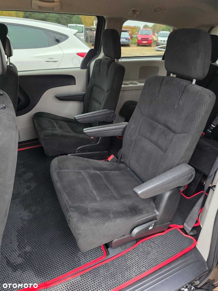 Dodge Caravan - 6
