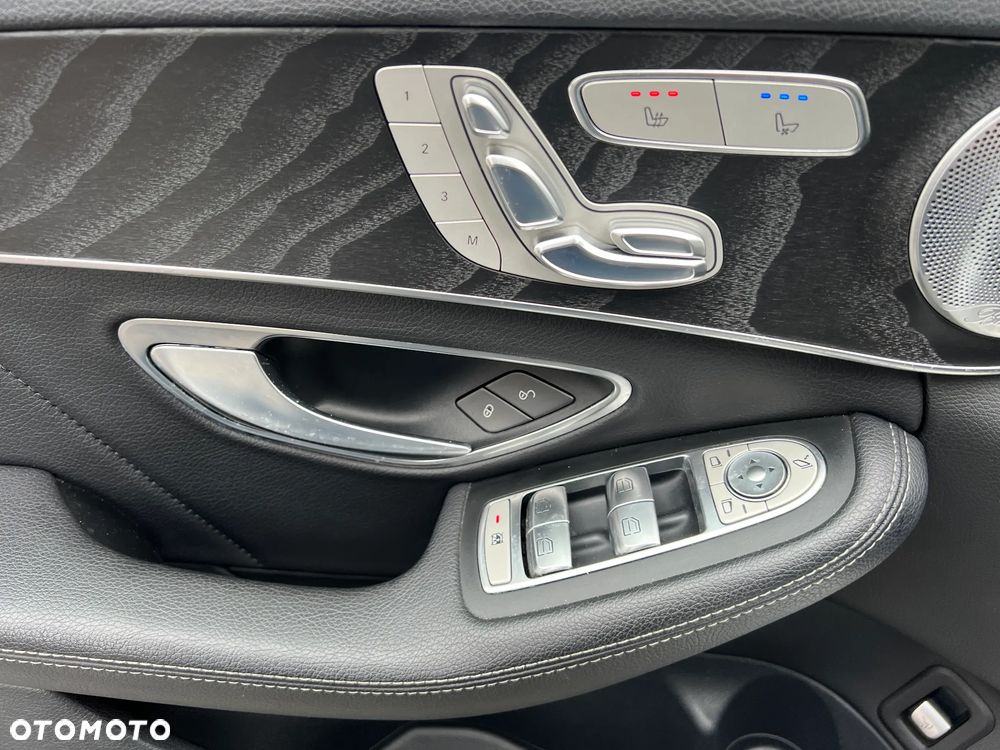 Mercedes-Benz Klasa C 400 4Matic 7G-TRONIC AMG Line - 22