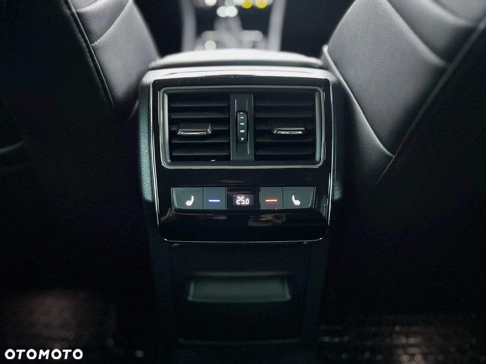 Skoda Superb 2.0 TDI SCR L&K DSG - 33