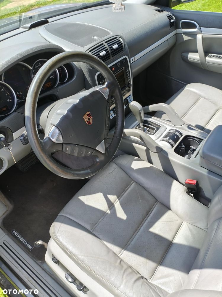 Porsche Cayenne - 10
