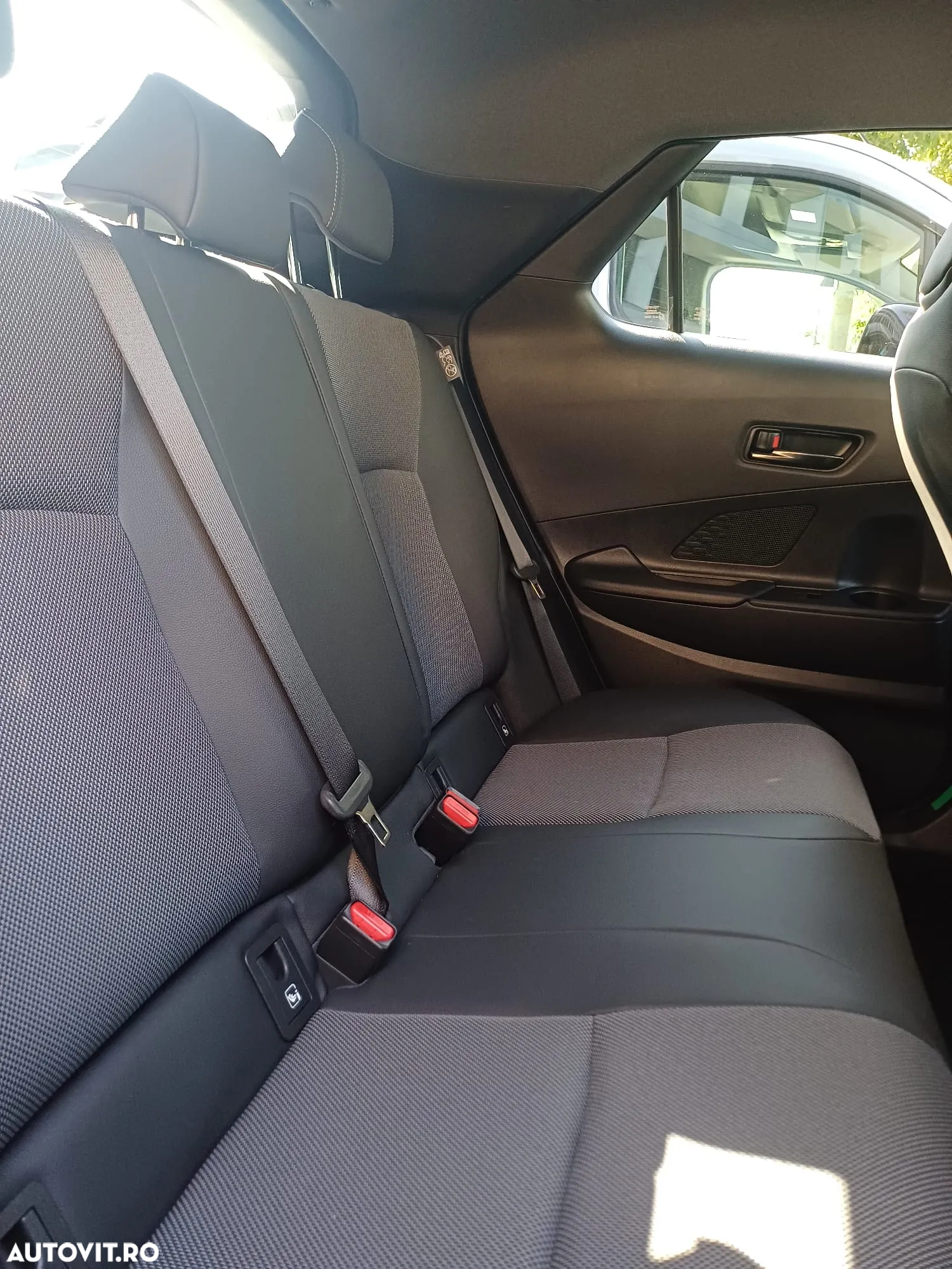 Toyota C-HR 1.8 HEV 140 CP 4x2 CVT Exclusive - 14