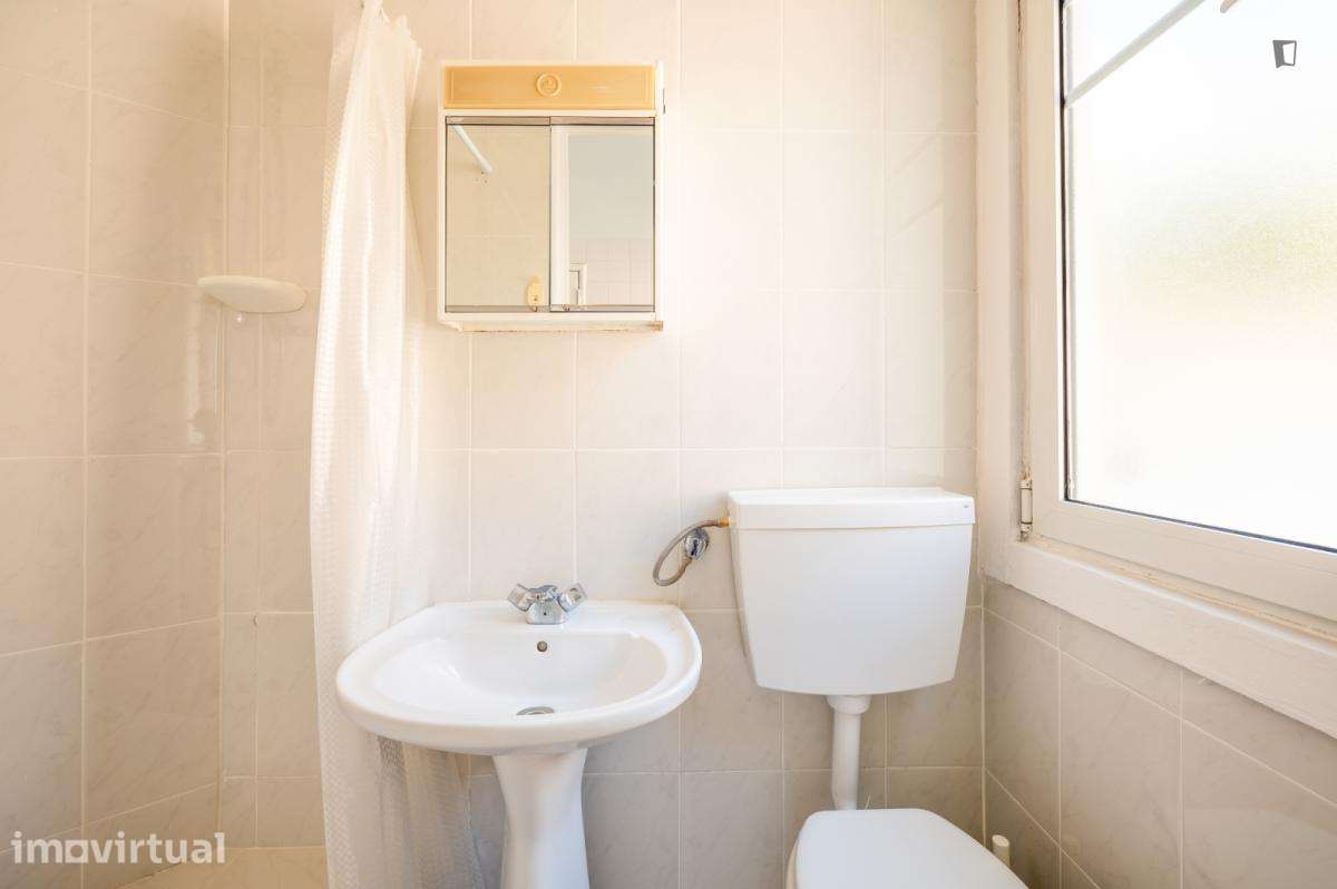 Quarto - localizado em Marquês de Pombal Lisbon - Grande imagem: 2/19