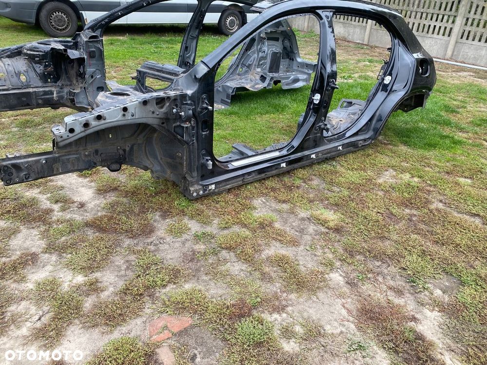 MERCEDES gla 156 slupek prog prawy lewy caly bok kolor 191 - 4
