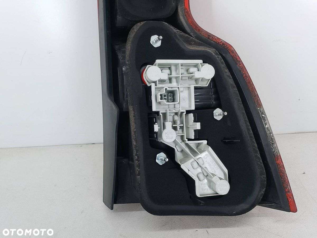 LAMPA TYLNA LEWA VOLVO V50 30678745 KOMBI - 4