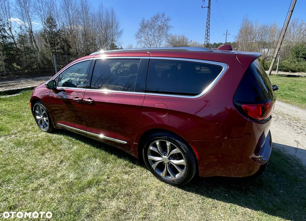 Chrysler Pacifica - 4