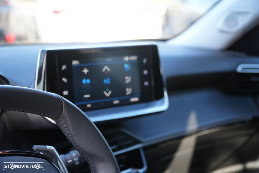 Peugeot 2008 1.2 PureTech Active EAT8 - 11