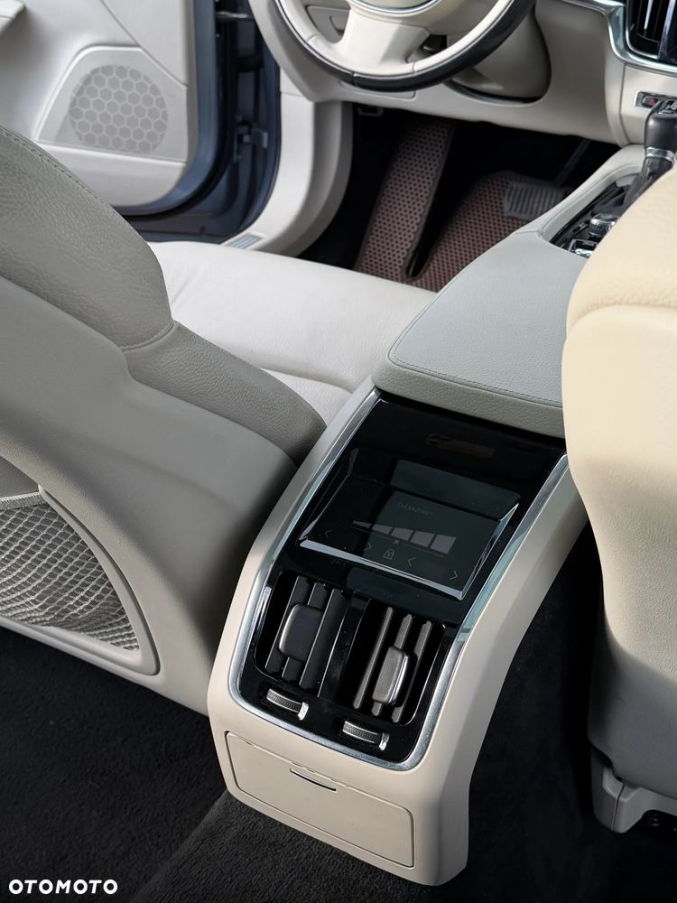 Volvo S90 T6 AWD Geartronic Momentum - 36