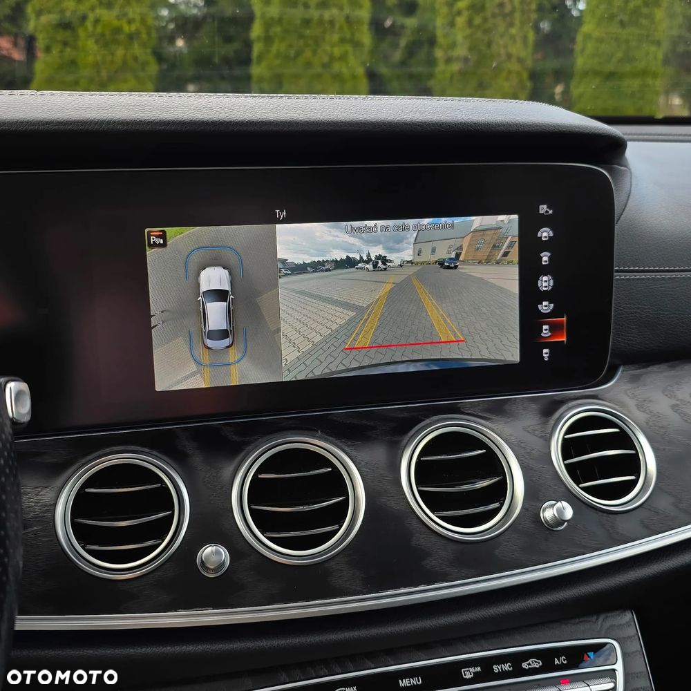 Mercedes-Benz Klasa E 220 d T 9G-TRONIC AMG Line - 32