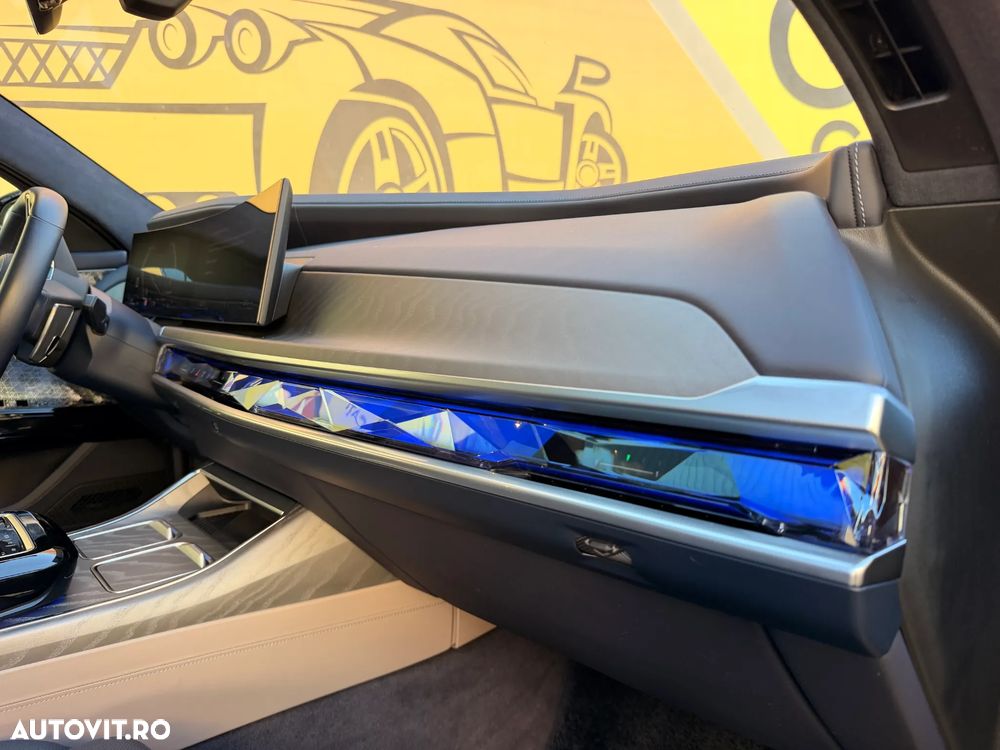 BMW Seria 7 740d xDrive MHEV - 28