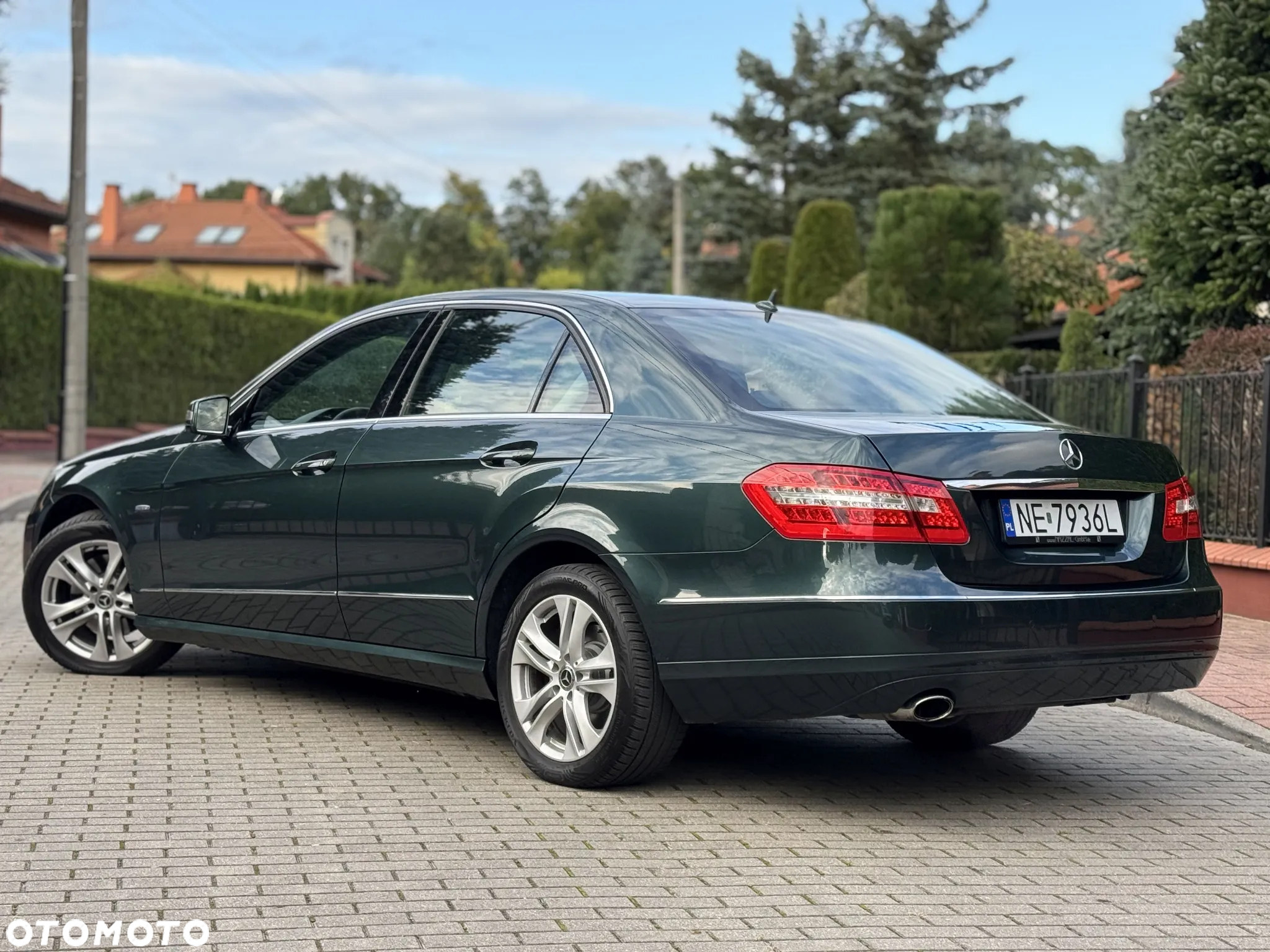 Mercedes-Benz Klasa E 250 CGI BlueEffICIENCY Avantgarde - 25
