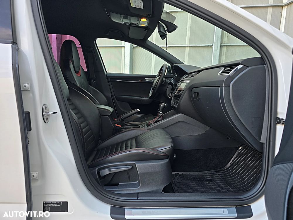 Skoda Octavia 2.0 TDI DSG RS - 13