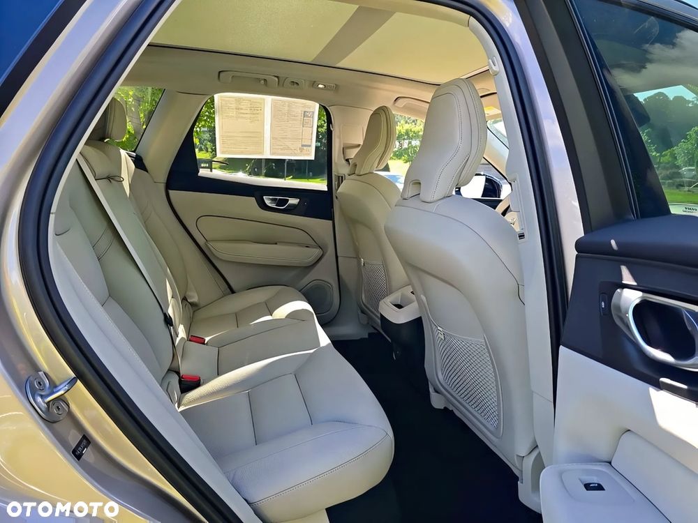 Volvo XC 60 B5 B AWD Plus Dark - 8