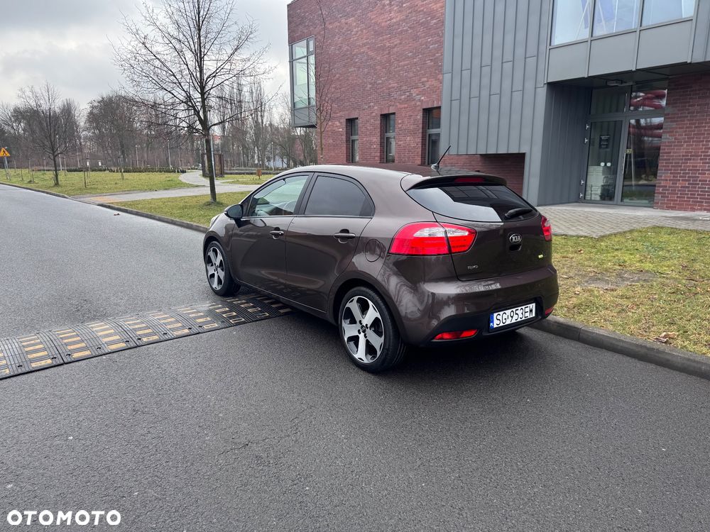Kia Rio 1.4 Fifa World Cup Edition - 3