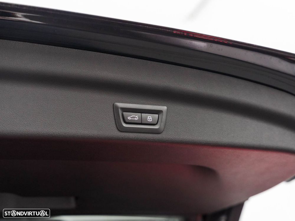 BMW iX1 eDrive20 Pack Desportivo M - 13