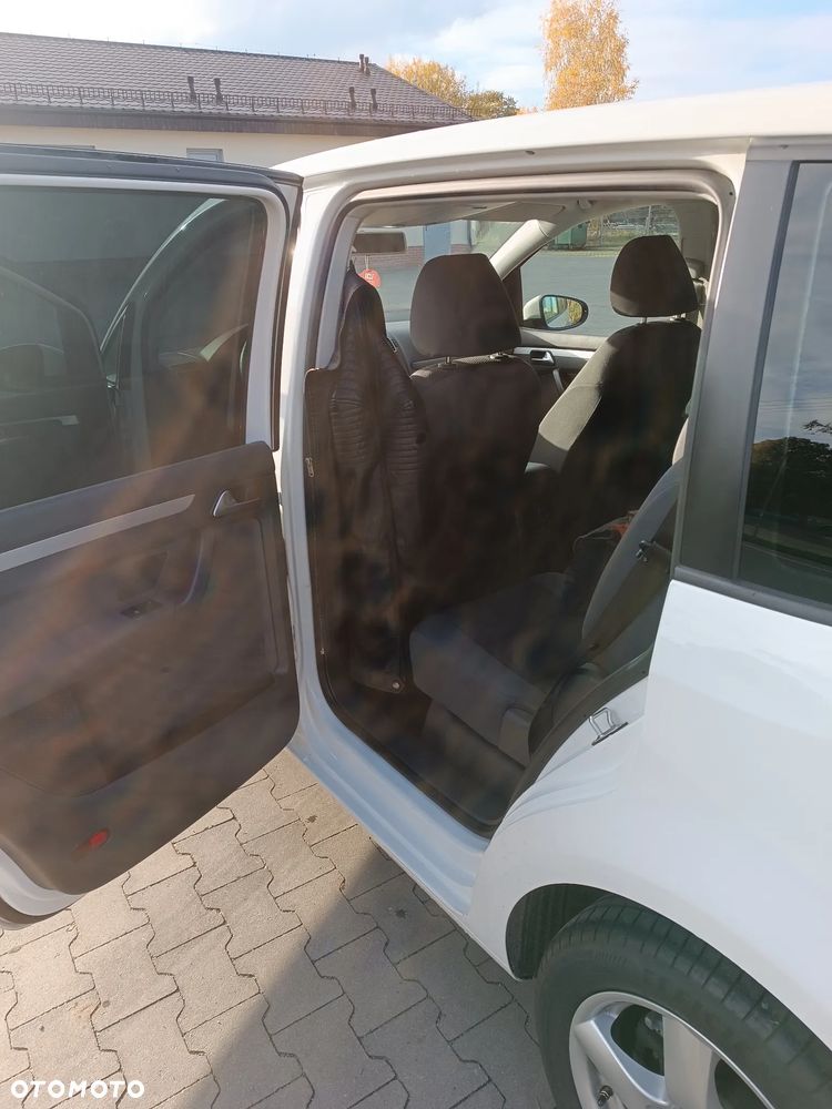 Volkswagen Touran - 17