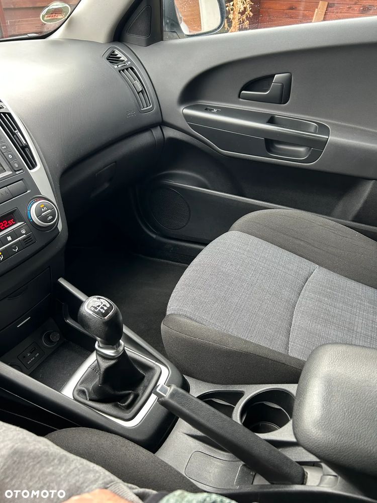 Kia Ceed - 16