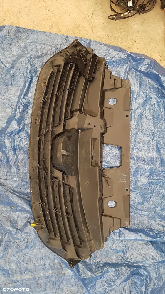 RENAULT TRAFIC III GRILL - 2